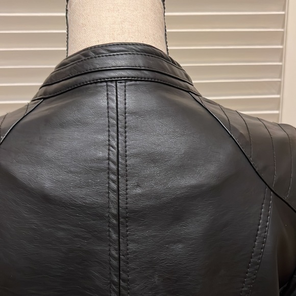 Apt 9 Faux Leather Moto Jacket in Black, Size Large, EUC - Picture 10 of 17